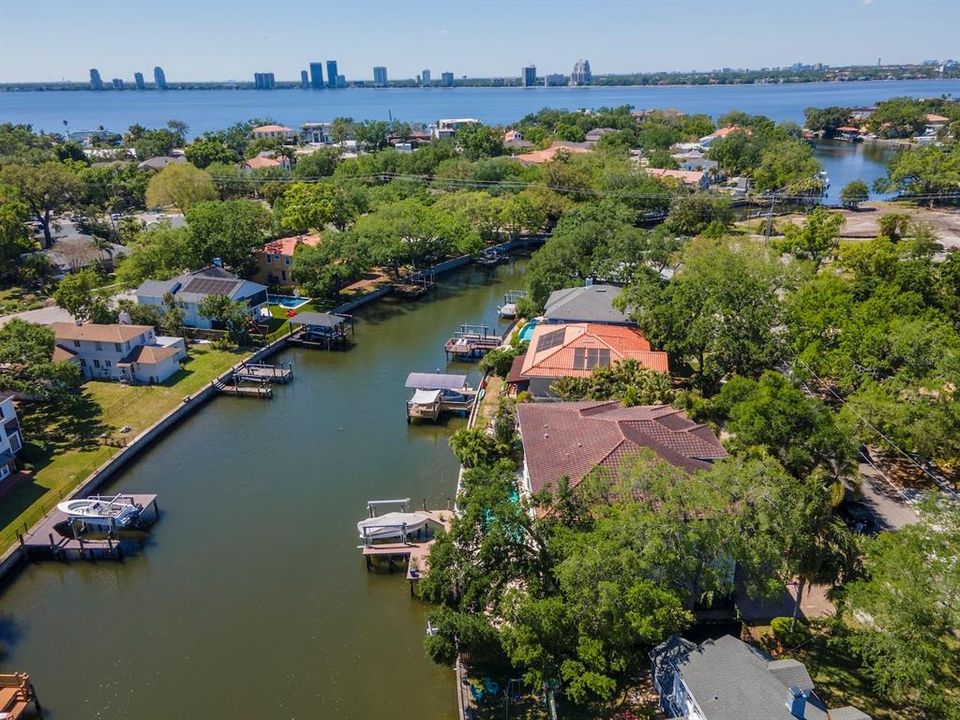 Под контрактом: $3,995,000 (5 спален, 5 ванн, 4718 Квадратных фут)