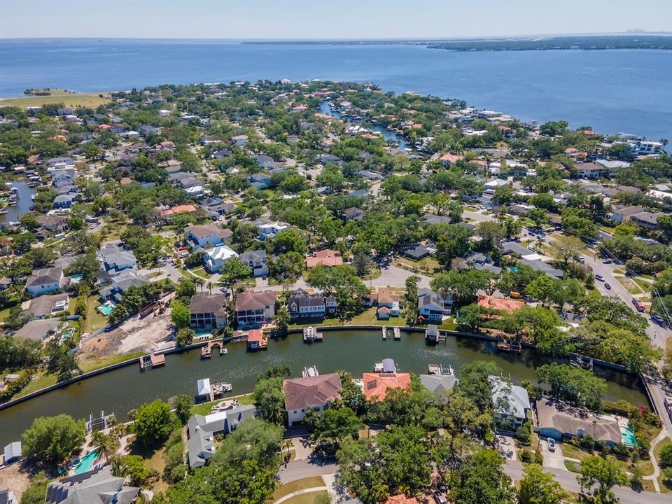 Под контрактом: $3,995,000 (5 спален, 5 ванн, 4718 Квадратных фут)