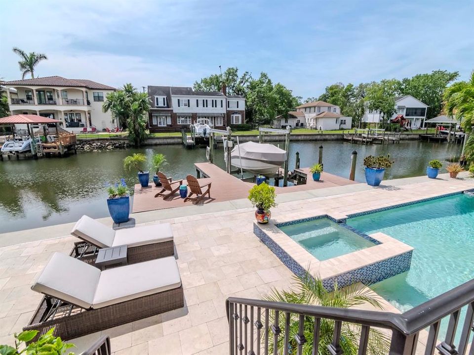 Под контрактом: $3,995,000 (5 спален, 5 ванн, 4718 Квадратных фут)