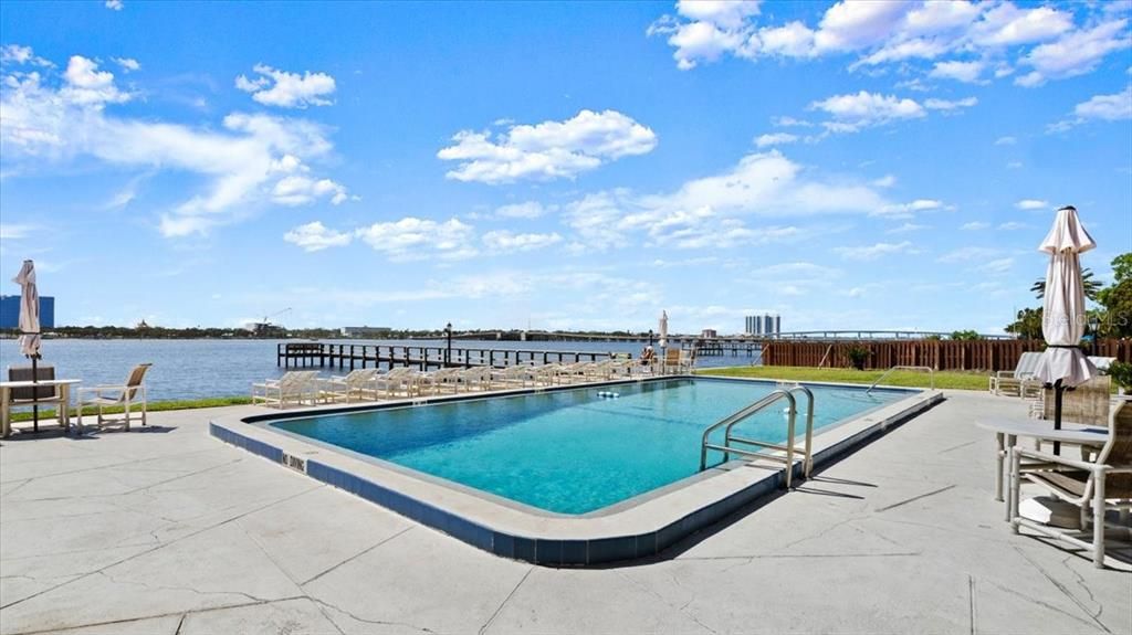 For Sale: $239,999 (2 beds, 2 baths, 1364 Square Feet)