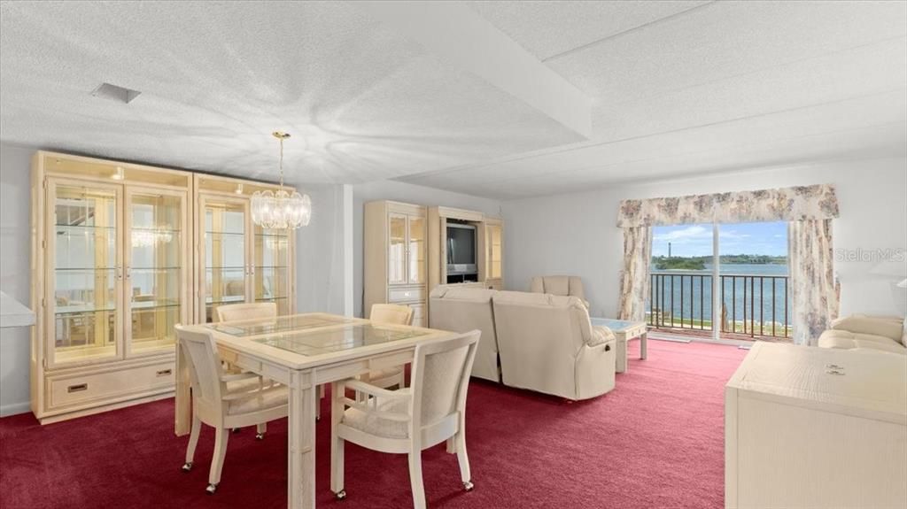 For Sale: $239,999 (2 beds, 2 baths, 1364 Square Feet)