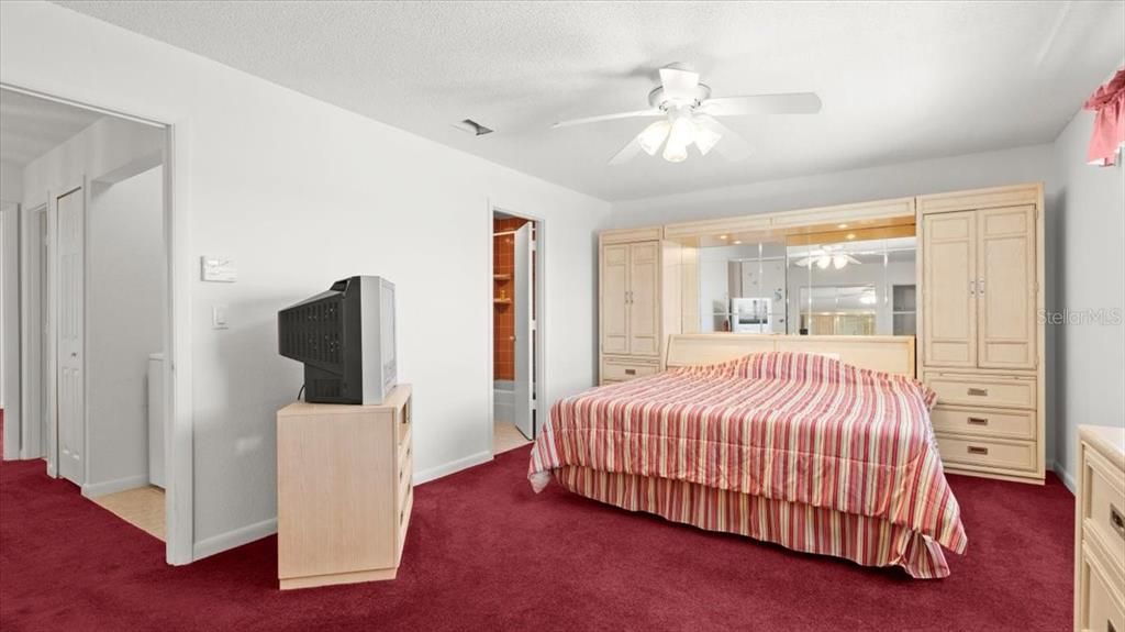 For Sale: $239,999 (2 beds, 2 baths, 1364 Square Feet)