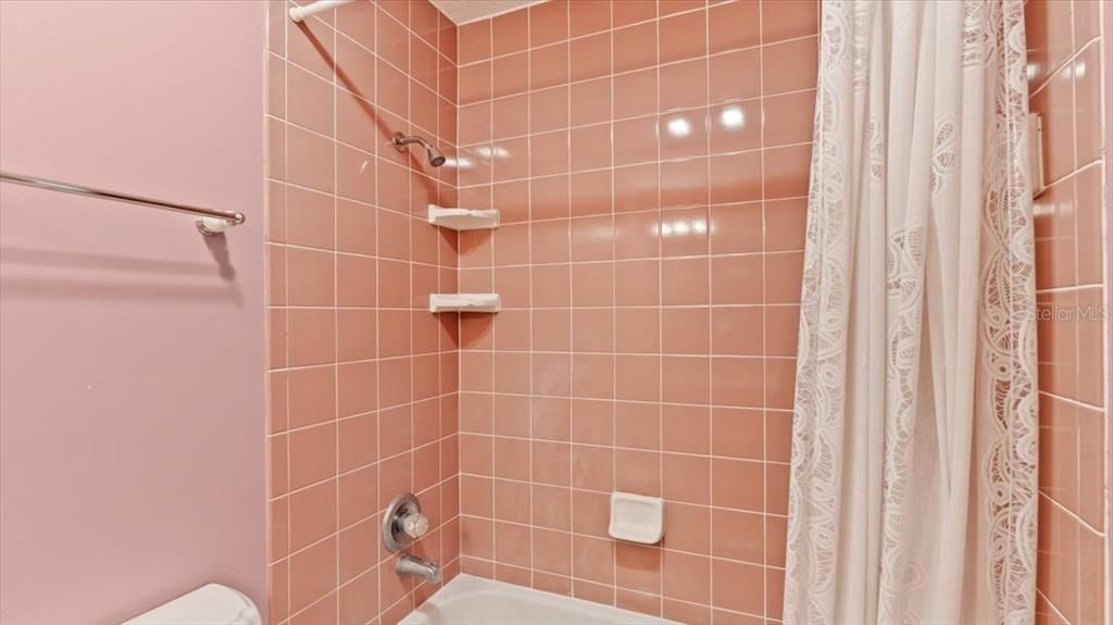 For Sale: $239,999 (2 beds, 2 baths, 1364 Square Feet)