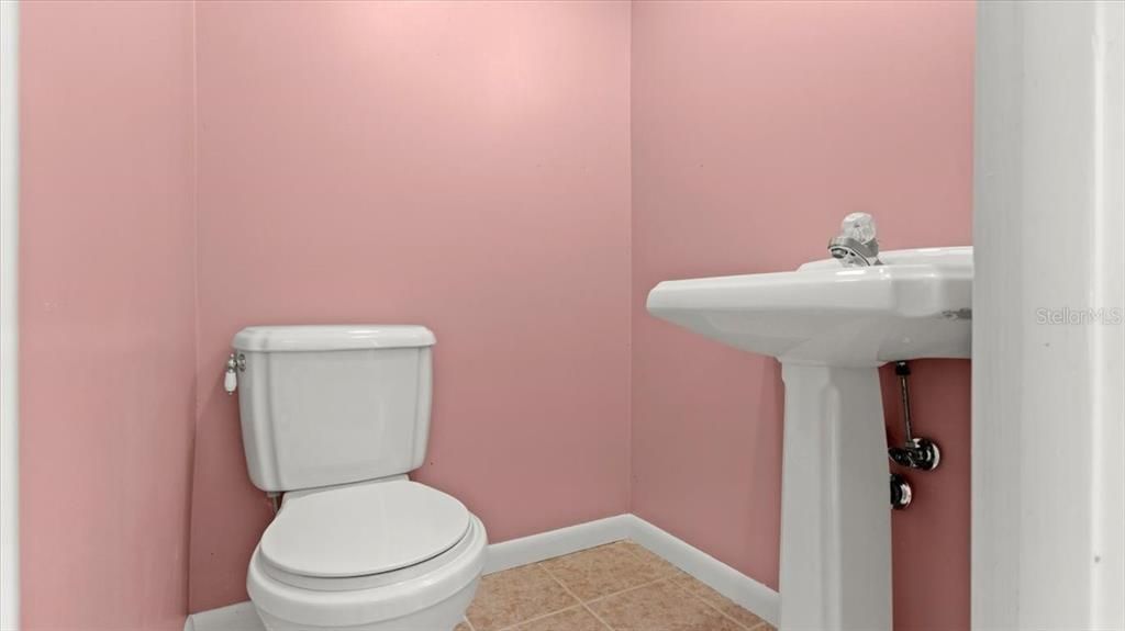 For Sale: $239,999 (2 beds, 2 baths, 1364 Square Feet)