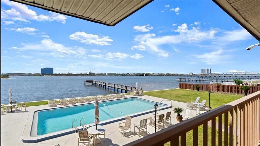 For Sale: $239,999 (2 beds, 2 baths, 1364 Square Feet)