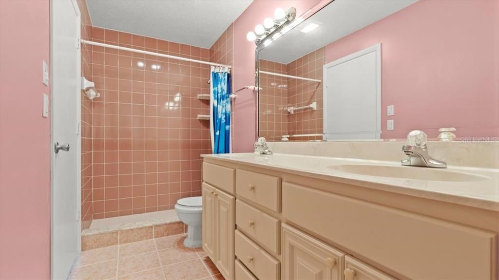 For Sale: $239,999 (2 beds, 2 baths, 1364 Square Feet)