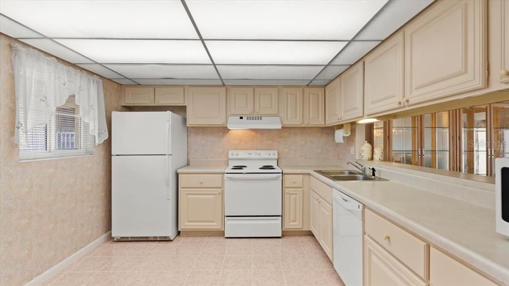 For Sale: $239,999 (2 beds, 2 baths, 1364 Square Feet)