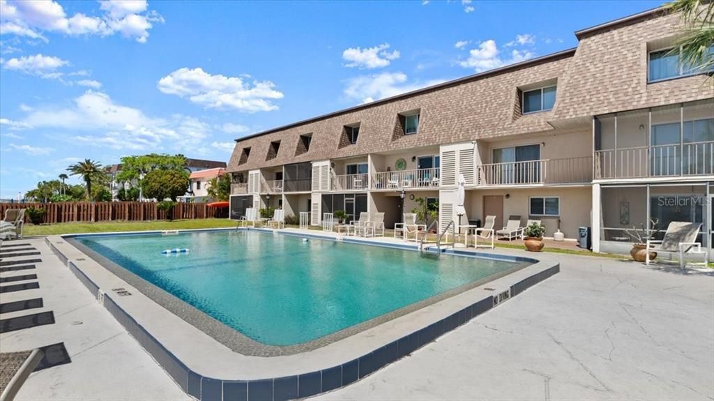 For Sale: $239,999 (2 beds, 2 baths, 1364 Square Feet)