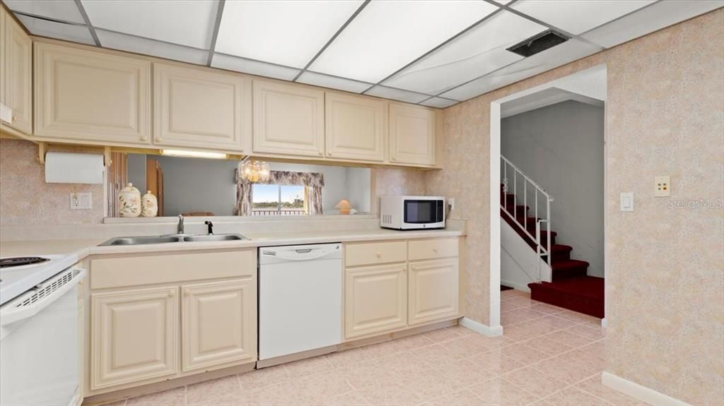 For Sale: $239,999 (2 beds, 2 baths, 1364 Square Feet)