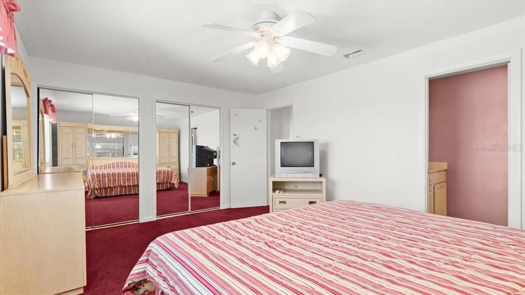 For Sale: $239,999 (2 beds, 2 baths, 1364 Square Feet)