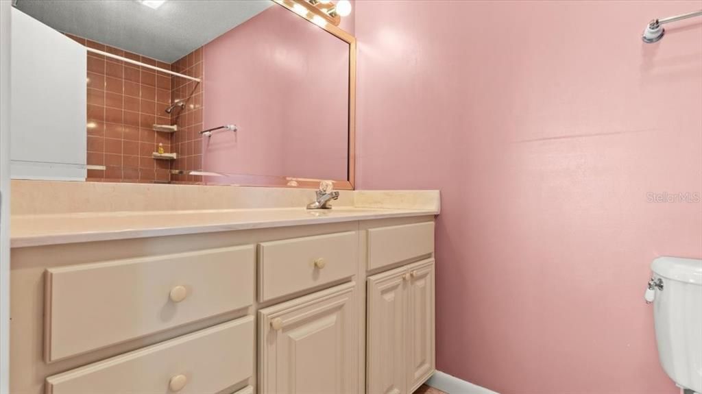 For Sale: $239,999 (2 beds, 2 baths, 1364 Square Feet)