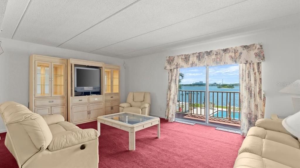 For Sale: $239,999 (2 beds, 2 baths, 1364 Square Feet)