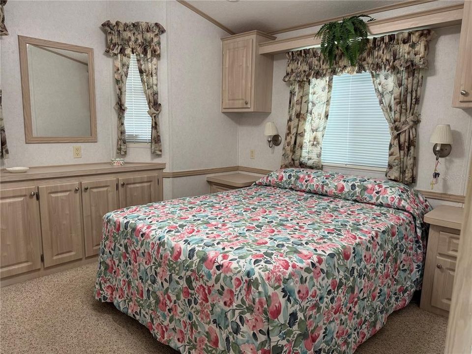 待售: $189,000 (1 贝兹, 2 浴室, 929 平方英尺)