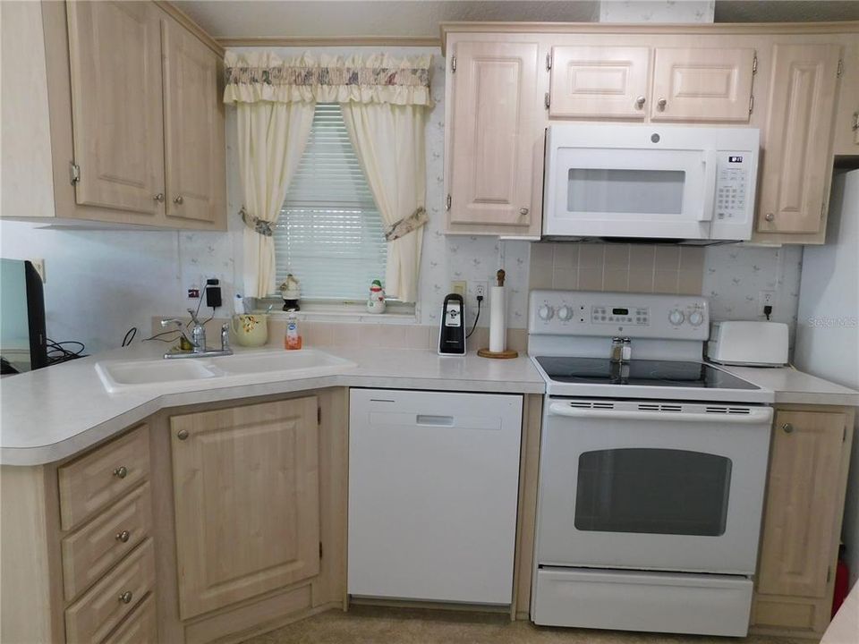 待售: $189,000 (1 贝兹, 2 浴室, 929 平方英尺)