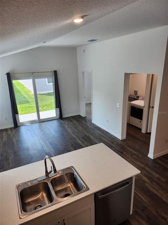 出租: $1,799 (2 贝兹, 2 浴室, 1000 平方英尺)