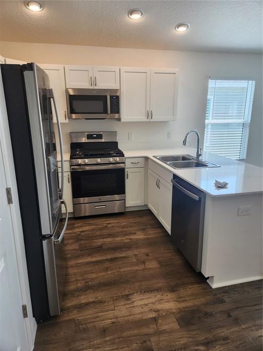 出租: $1,799 (2 贝兹, 2 浴室, 1000 平方英尺)