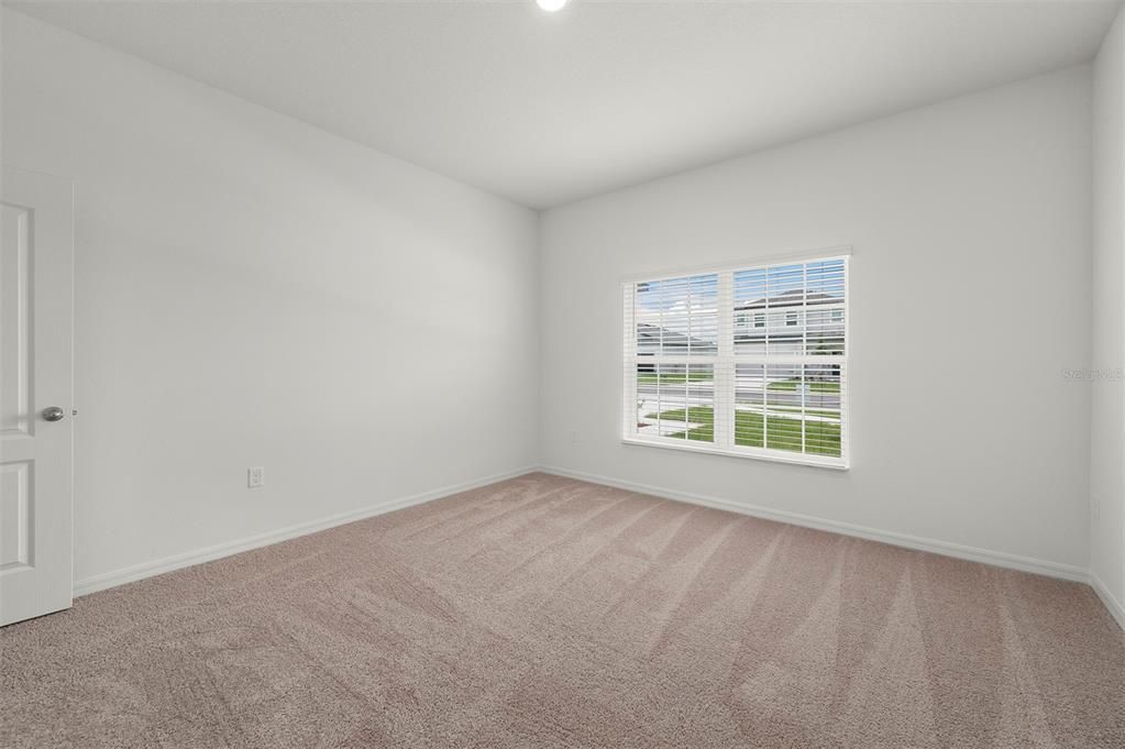 Activo con contrato: $388,900 (4 camas, 2 baños, 2059 Pies cuadrados)