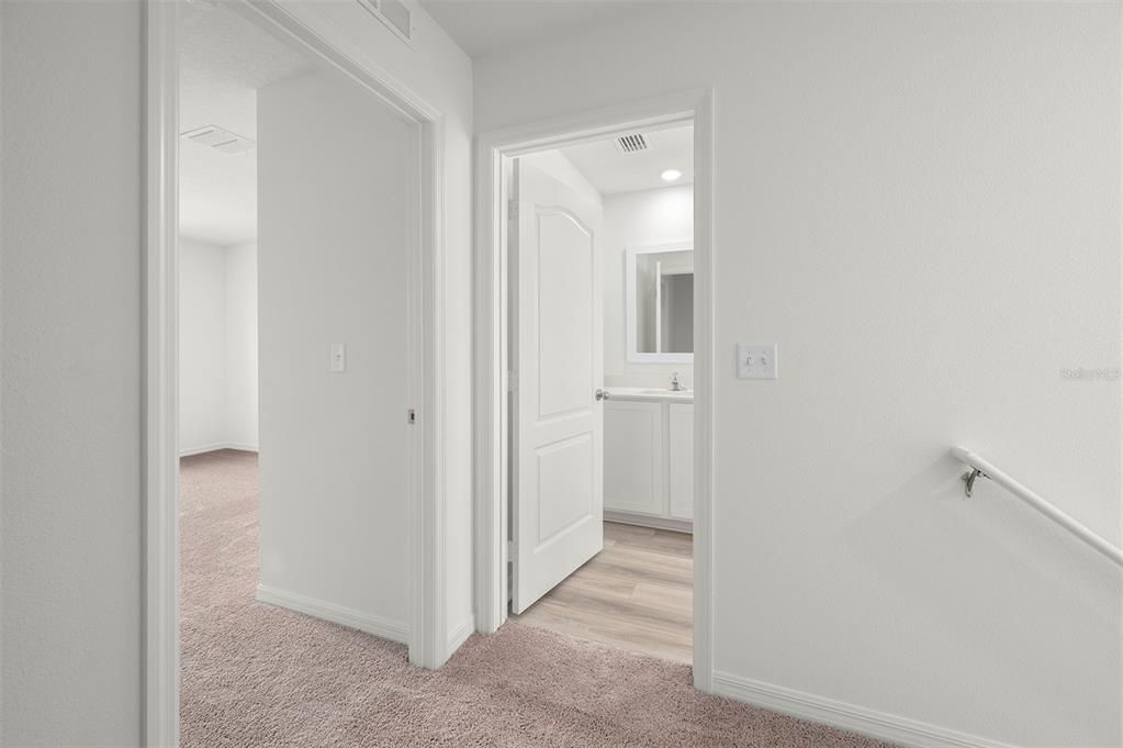 Activo con contrato: $388,900 (4 camas, 2 baños, 2059 Pies cuadrados)