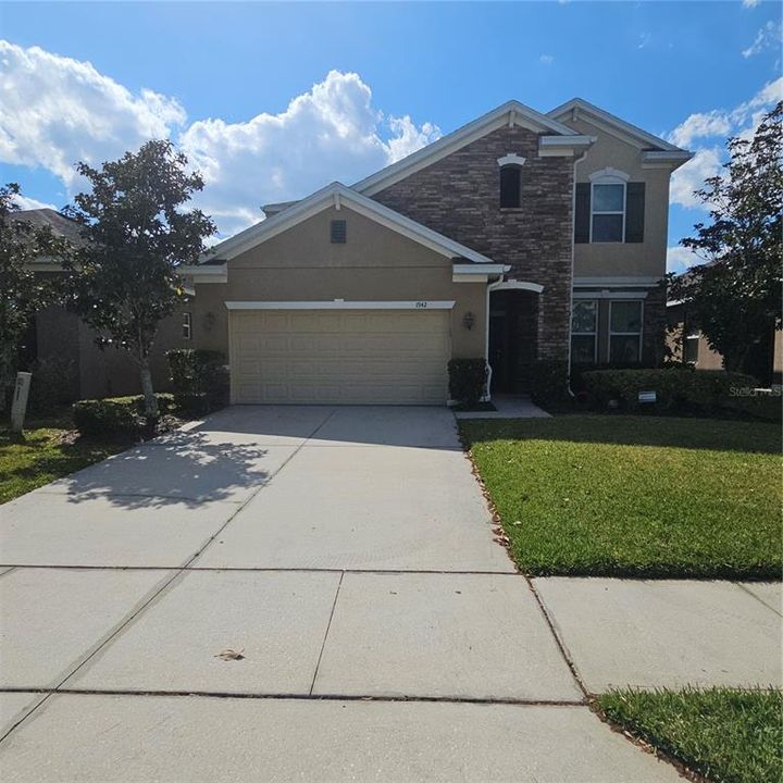 For Sale: $399,000 (3 beds, 3 baths, 2369 Square Feet)