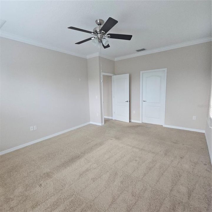 For Sale: $399,000 (3 beds, 3 baths, 2369 Square Feet)