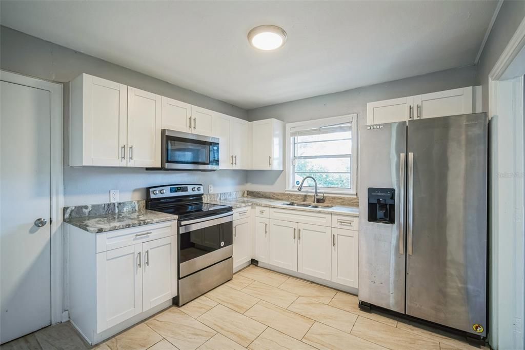 待售: $229,900 (3 贝兹, 1 浴室, 1268 平方英尺)