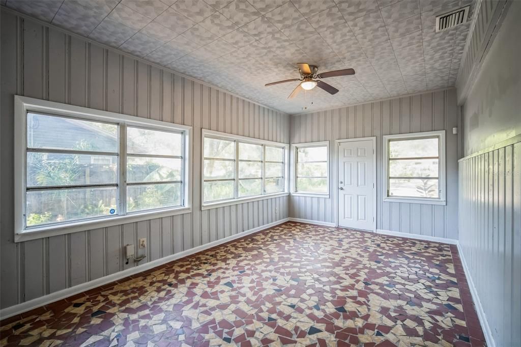 待售: $229,900 (3 贝兹, 1 浴室, 1268 平方英尺)