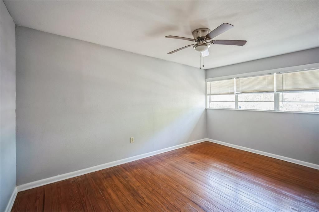 待售: $229,900 (3 贝兹, 1 浴室, 1268 平方英尺)