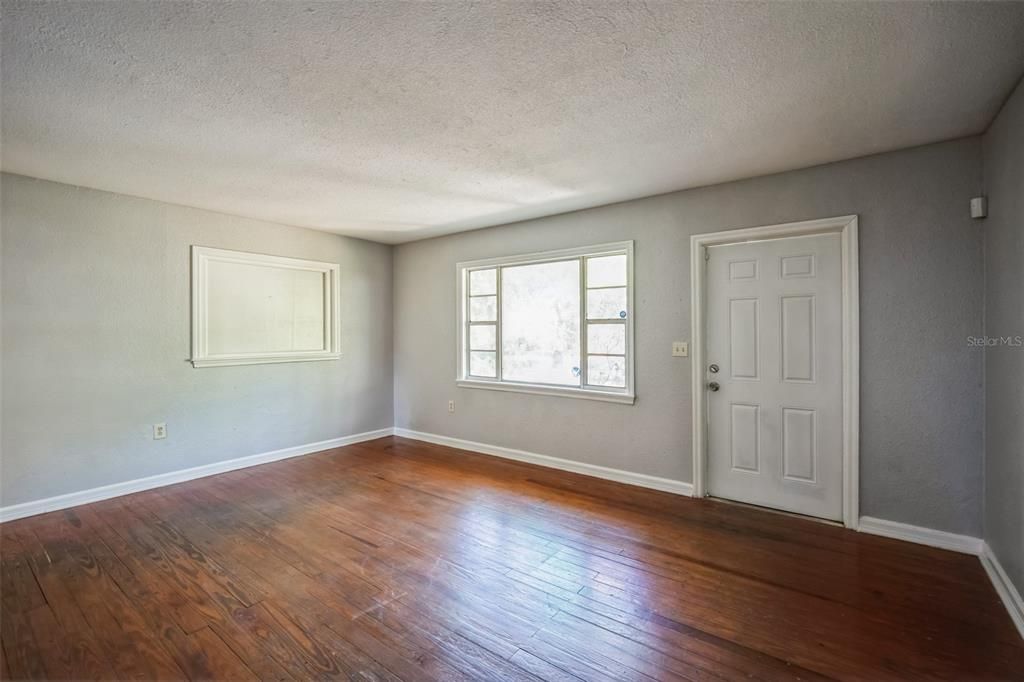 待售: $229,900 (3 贝兹, 1 浴室, 1268 平方英尺)