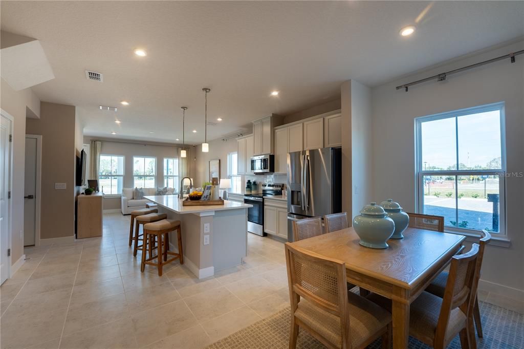 Под контрактом: $339,055 (3 спален, 2 ванн, 1687 Квадратных фут)