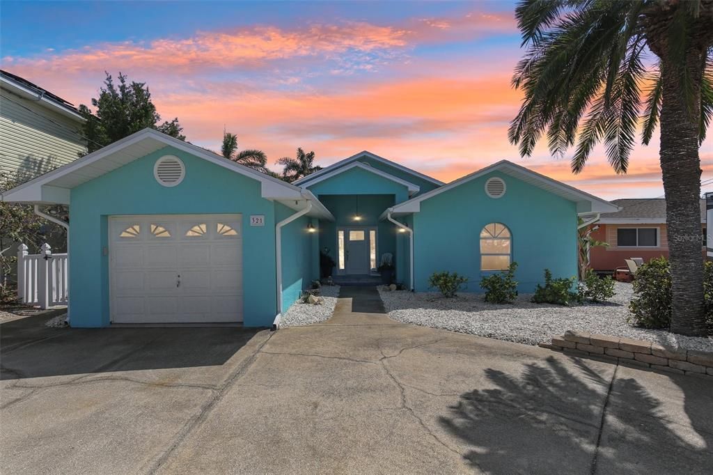 Recently Sold: $1,050,000 (2 beds, 2 baths, 1745 Square Feet)