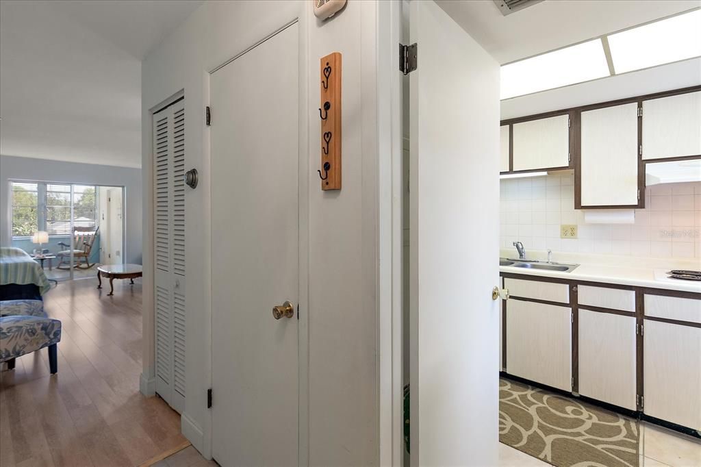 For Sale: $83,888 (1 beds, 1 baths, 655 Square Feet)