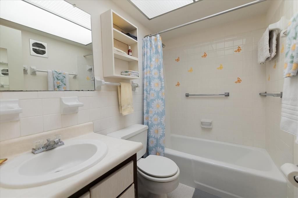 For Sale: $83,888 (1 beds, 1 baths, 655 Square Feet)