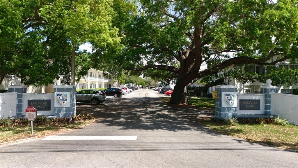 For Sale: $83,888 (1 beds, 1 baths, 655 Square Feet)