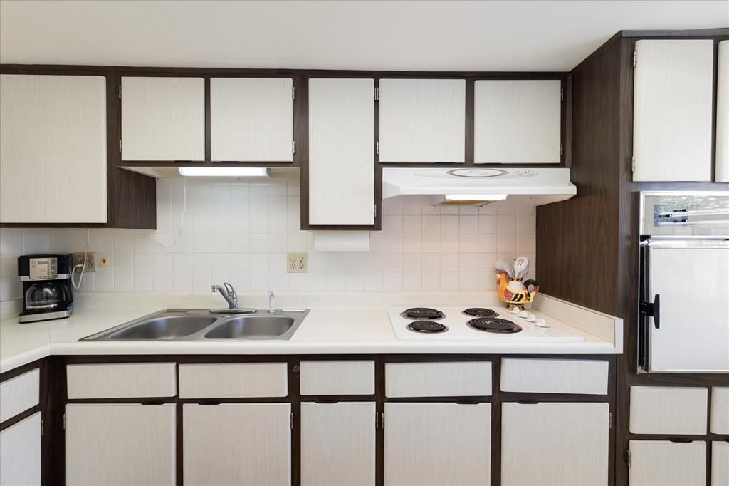 For Sale: $83,888 (1 beds, 1 baths, 655 Square Feet)