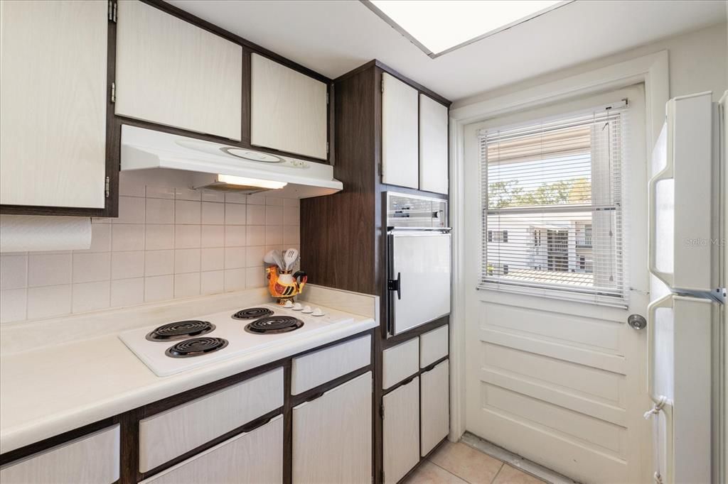 For Sale: $83,888 (1 beds, 1 baths, 655 Square Feet)