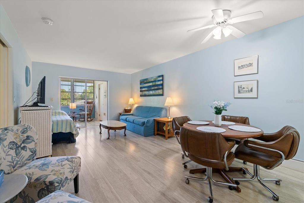 For Sale: $83,888 (1 beds, 1 baths, 655 Square Feet)