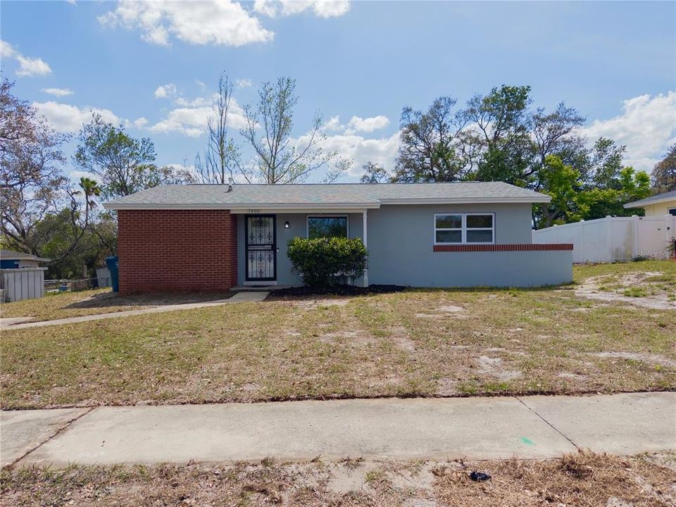 最近售出: $218,000 (2 贝兹, 1 浴室, 1000 平方英尺)