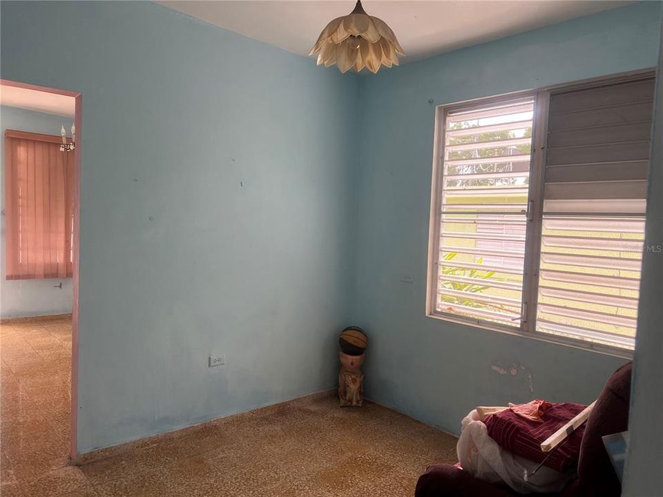 待售: $200,000 (3 贝兹, 1 浴室, 1178 平方英尺)