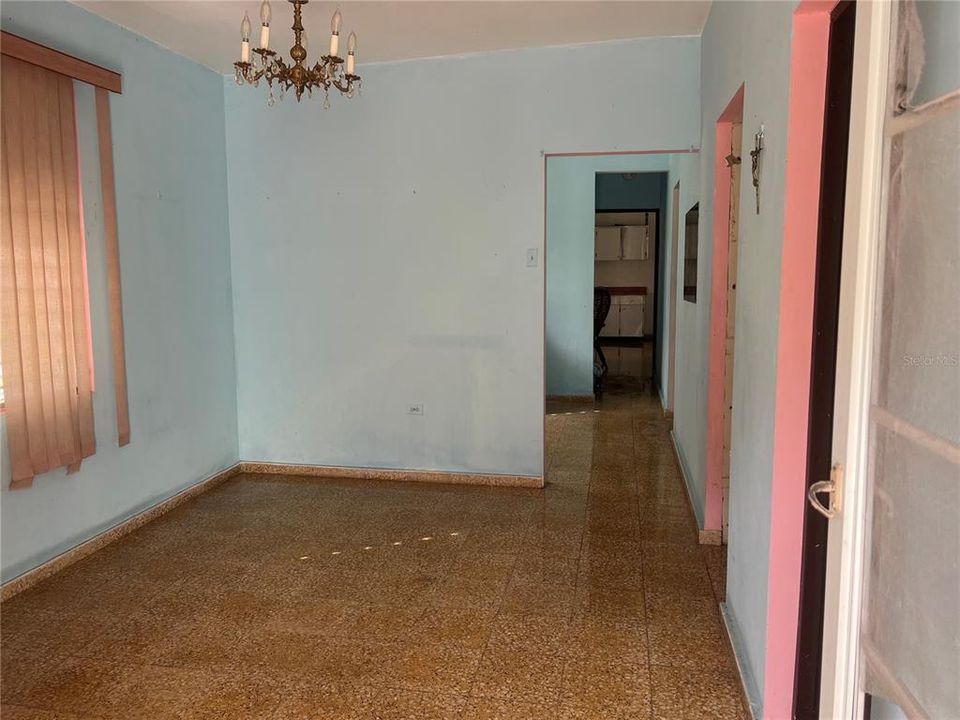 待售: $200,000 (3 贝兹, 1 浴室, 1178 平方英尺)