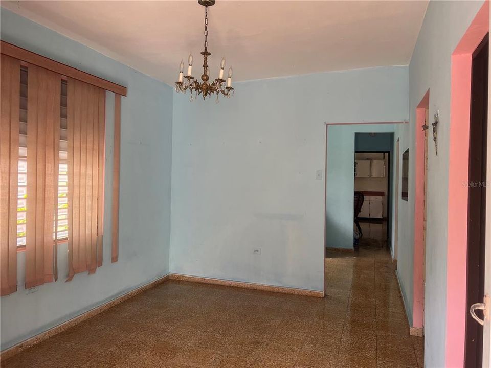 待售: $200,000 (3 贝兹, 1 浴室, 1178 平方英尺)