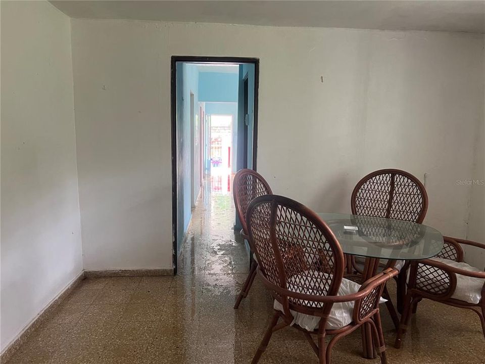 待售: $200,000 (3 贝兹, 1 浴室, 1178 平方英尺)