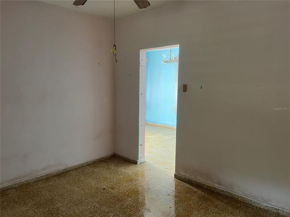 待售: $200,000 (3 贝兹, 1 浴室, 1178 平方英尺)