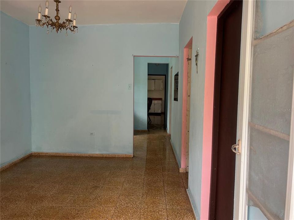 待售: $200,000 (3 贝兹, 1 浴室, 1178 平方英尺)