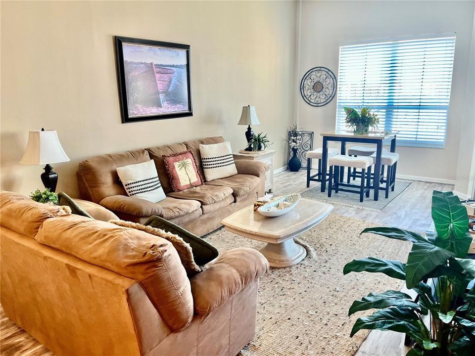 For Rent: $4,800 (2 beds, 2 baths, 1155 Square Feet)