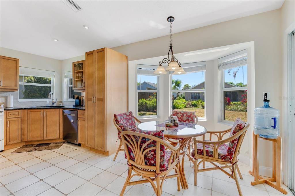 待售: $419,900 (4 贝兹, 2 浴室, 2247 平方英尺)