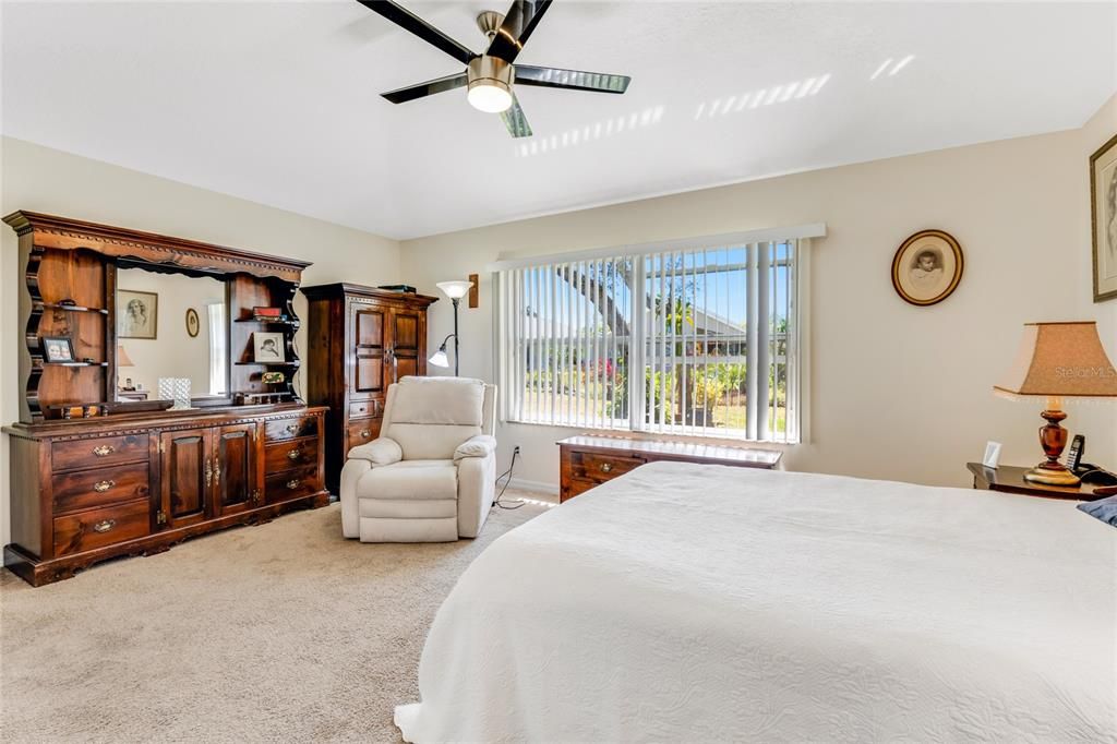 待售: $419,900 (4 贝兹, 2 浴室, 2247 平方英尺)