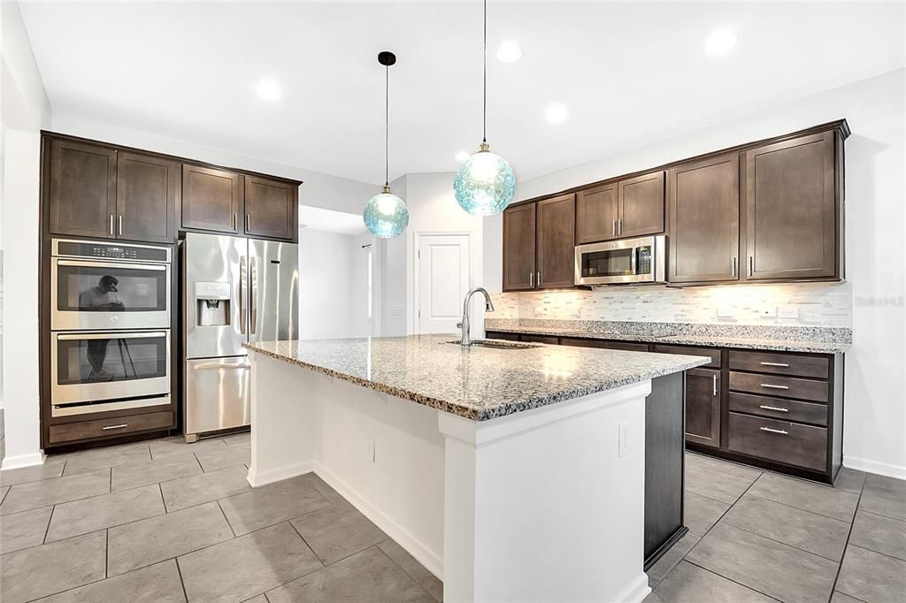 Active With Contract: $539,900 (4 beds, 3 baths, 2865 Square Feet)