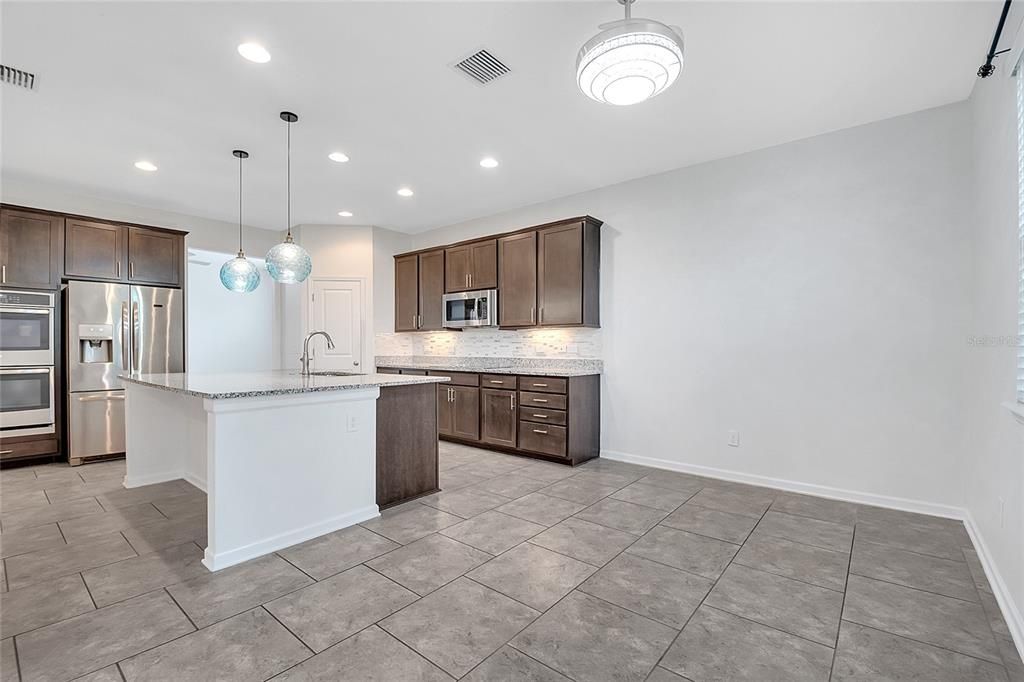 Active With Contract: $539,900 (4 beds, 3 baths, 2865 Square Feet)