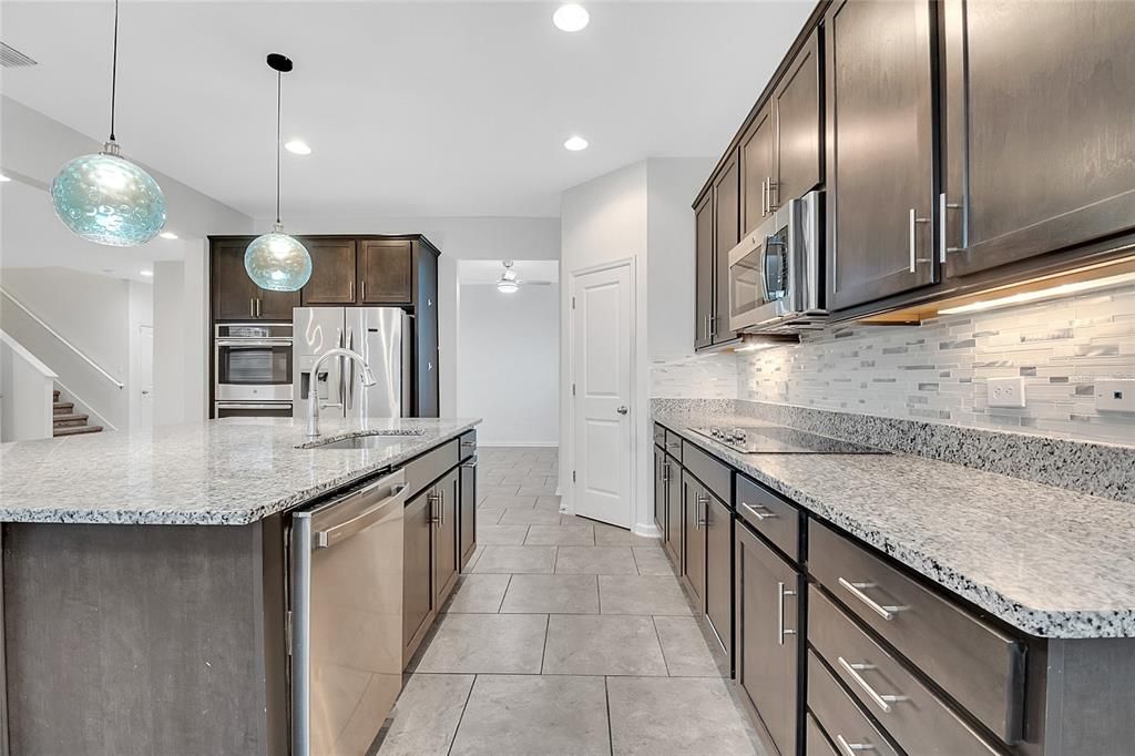 Active With Contract: $539,900 (4 beds, 3 baths, 2865 Square Feet)