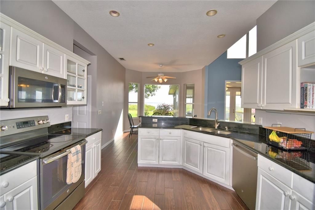 待售: $750,000 (5 贝兹, 3 浴室, 3161 平方英尺)